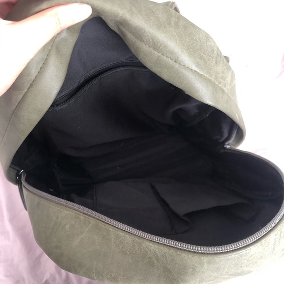 Backpack - Picture 2 of 4